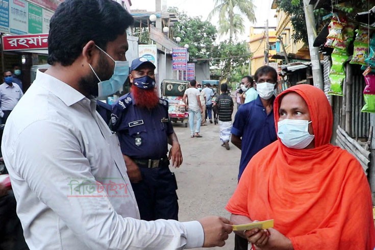 নওগাঁয় লকডাউনে বন্ধ থাকা ২৫০ চা দোকানিদের আর্থিক সহায়তা প্রদান